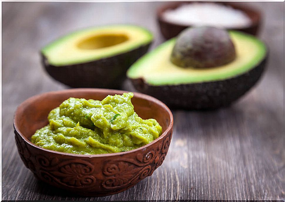 avocado to tone and rejuvenate the skin 