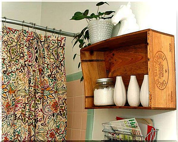 Shelf with fruit box to decorate a bathroom