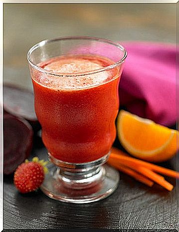 carrot juice beet strawberry and orange