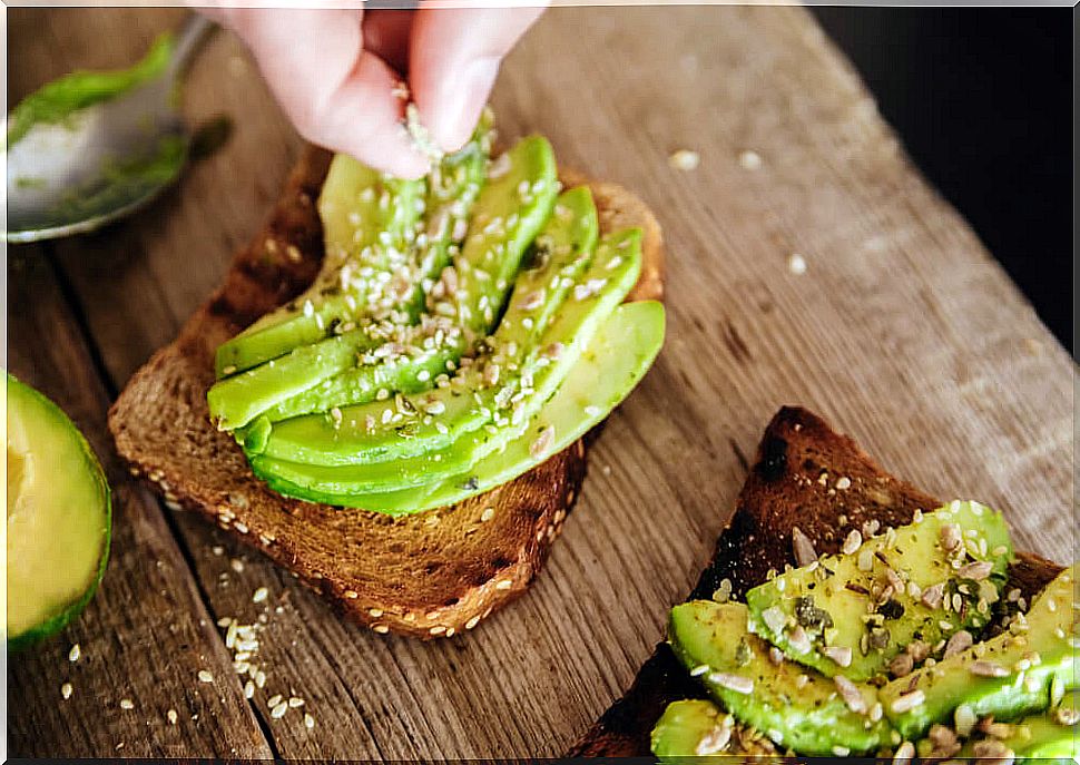 Whole wheat toast with avocado for a nutritious breakfast 