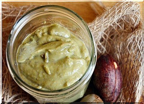 Treat split ends of hair with avocado