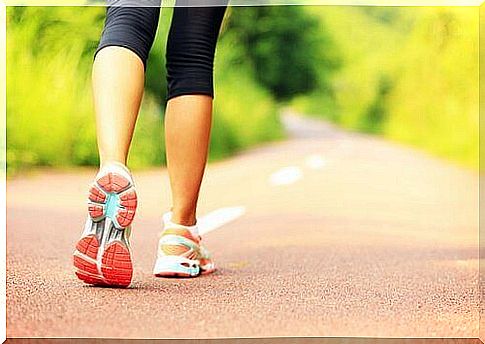 Walking daily can help tone your leg muscles