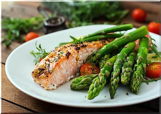 Salmon with asparagus 