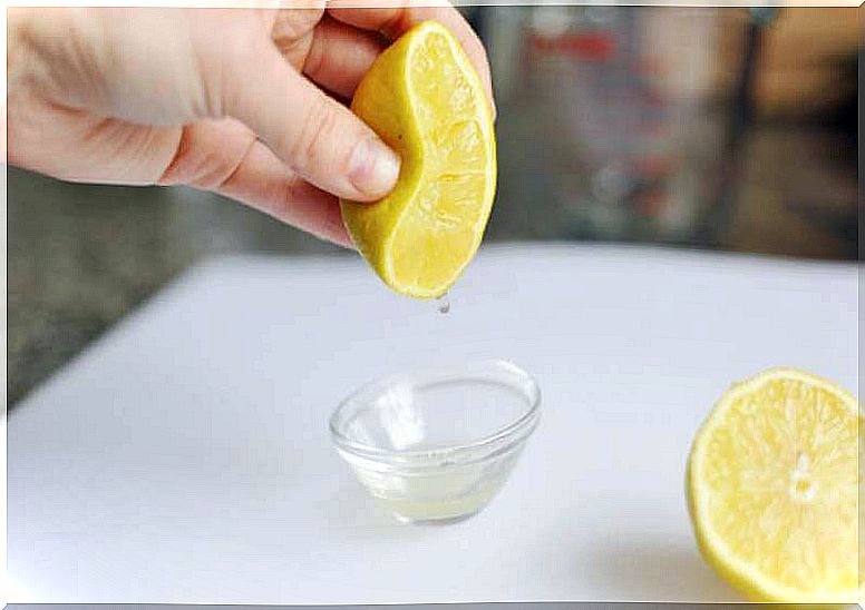 Lemon juice to degrease the kitchen