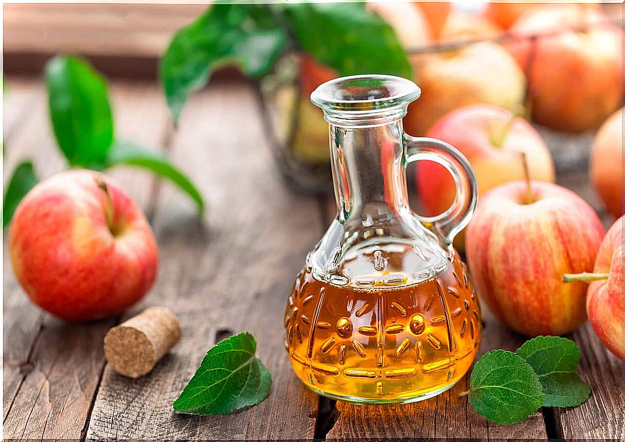 Apple cider vinegar to degrease your furniture