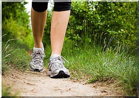 Woman walking to prevent arterial oxidation