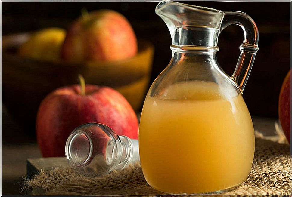 apple cider vinegar to remove impurities from the body