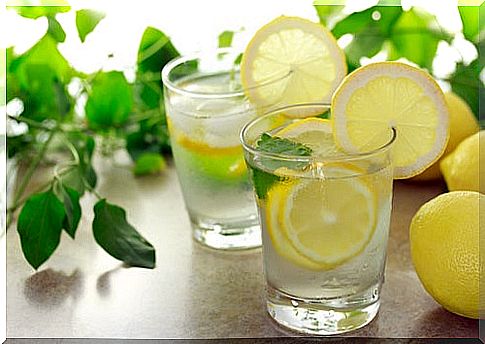 Is it good to drink hot lemon water in the morning?