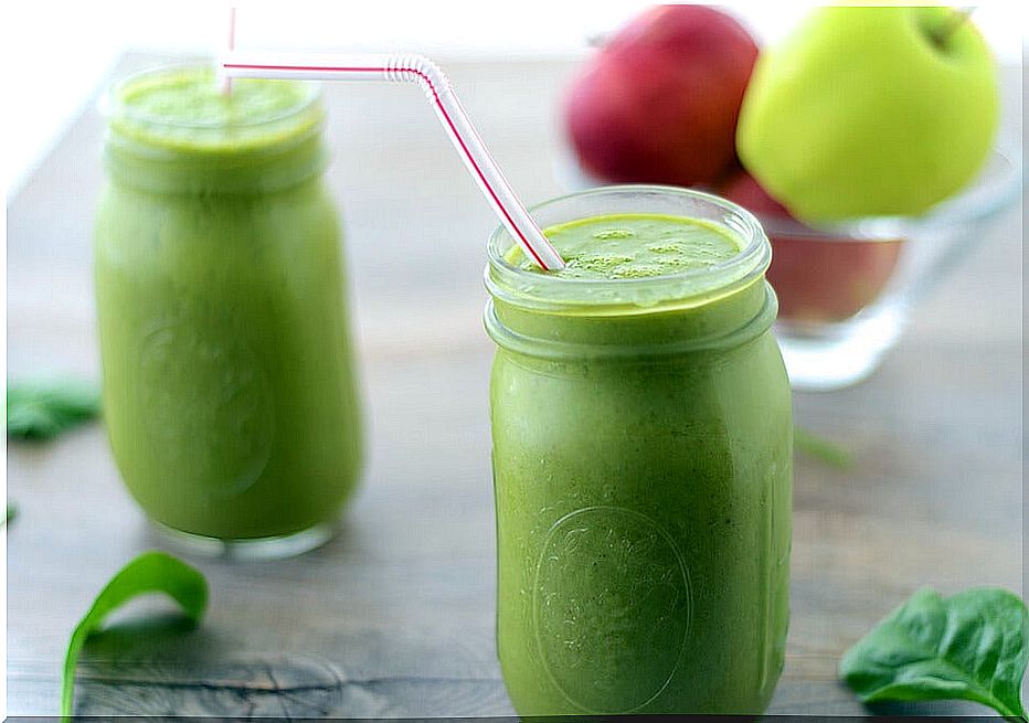 Fresh green apple juice in glass jar