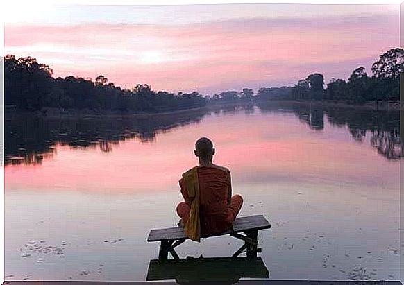 monk-meditating-in-front-of-lake