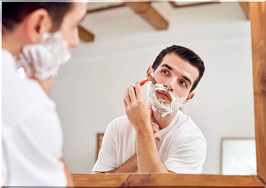 Man shaving his hairs