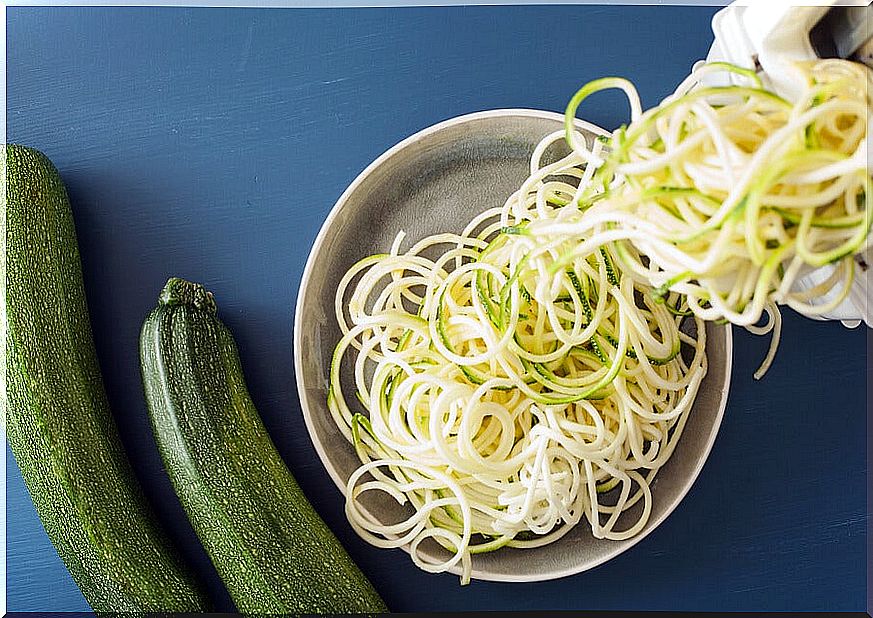 Spaghetti with zucchini and carrot