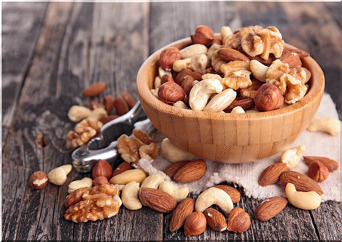 Linoleic acid in nuts